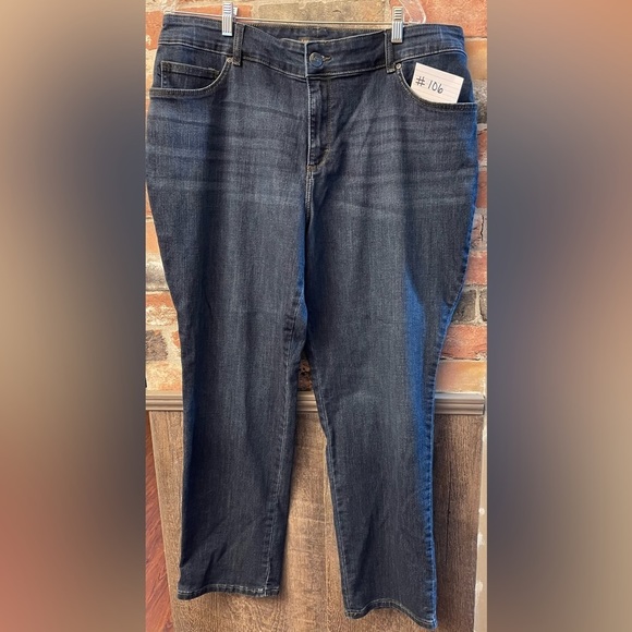 Lee Plus Jeans, Women’s, Relaxed Fit,Straight Leg Mid Rise Jeans,Size 18W Medium - Picture 1 of 2